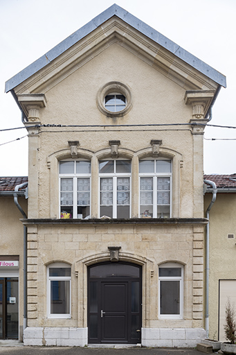 distillerie Junod, puis Hémard et Pernod Fils Réunis, actuellement immeuble de bureaux, de service et commerces