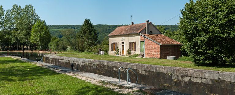 site de l'écluse 44 du versant Yonne, dite de Pouillenay 8ème (canal de Bourgogne)