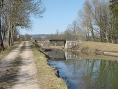 pont routier isolé ; Pont-Gareau (canal de Bourgogne)