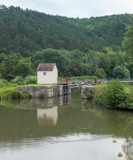écluse de garde ; pertuis de garde de La Forêt (canal du Nivernais)