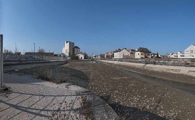 port ; gare d'eau ; bassin de la Petite Gare de Chemin de Fer (canal de Bourgogne)