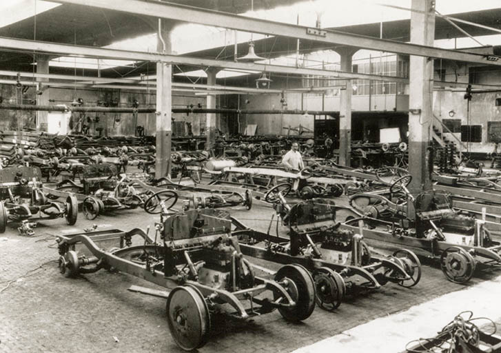 usine d'automobile Zedel, puis distillerie Pernot, usine de cycles Maire-Vuillemin