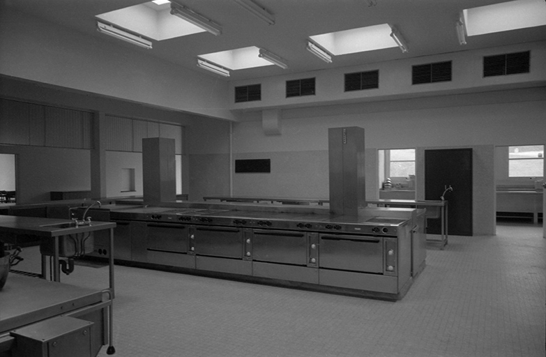 lycée moderne mixte de Salins-les-Bains, puis lycée climatique, actuellement lycée et collège climatiques Victor Considerant,