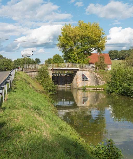 pont routier sur l'écluse 21 du versant Océan, dit pont des Halliers (canal du Centre)
