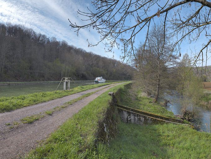 déversoir de fond (canal de Bourgogne)