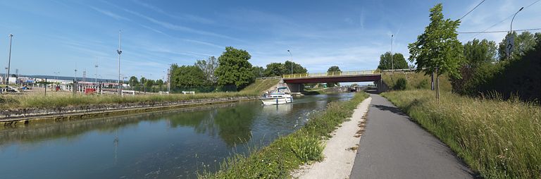 pont routier isolé (canal de Bourgogne)