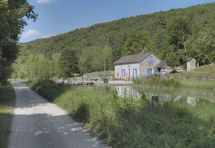 site de l'écluse 33 du versant Saône, dite de Sainte-Eau (canal de Bourgogne)