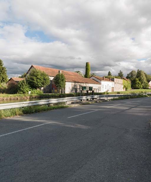 briqueterie ; tuilerie ; briqueterie-tuilerie Terres cuites de Bourgogne (activités liées au canal du Centre)