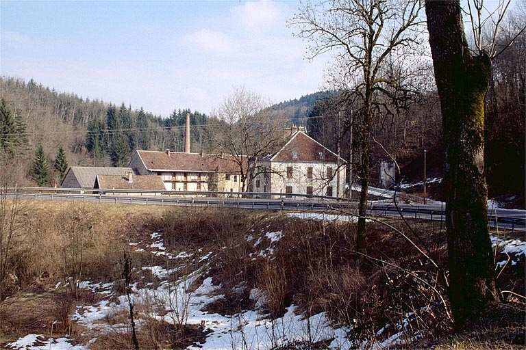 usine de papeterie, scierie, usine d'instruments de mesure (usine de mesures linéaires), usine de tabletterie (usine de tournerie)