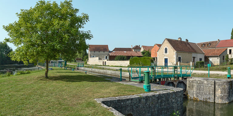 site de l'écluse 71, dite du Maunoir (canal du Nivernais)
