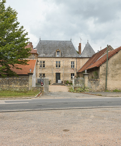 demeure ; ancien château des Caillots (paysages du canal du Nivernais)