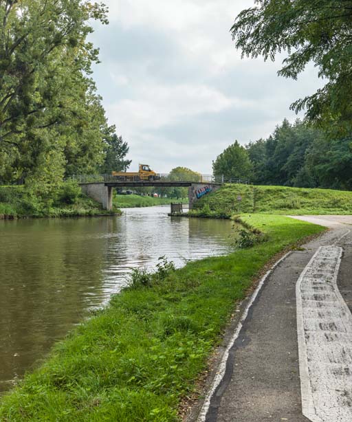 pont routier isolé de Fontaines (canal du Centre)