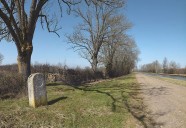 borne kilométrique (canal de Bourgogne)
