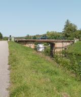 pont routier isolé de Vincelles (canal du Nivernais)
