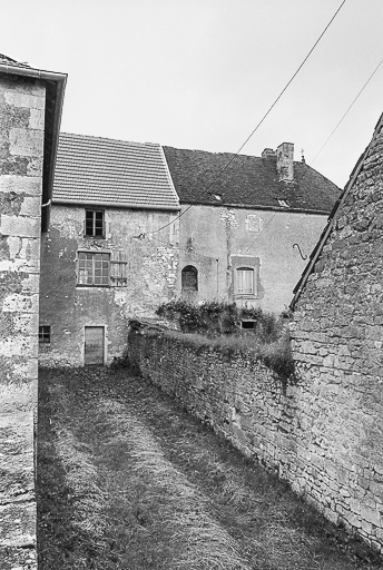 commanderie d'hospitaliers de Saint-Jean de Jérusalem de Sales-Montseugny, actuellement église paroissiale de l'Assomption et maison