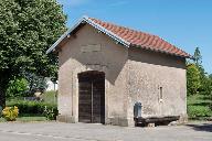 remise de matériel d'incendie (stockage d'une pompe à incendie)