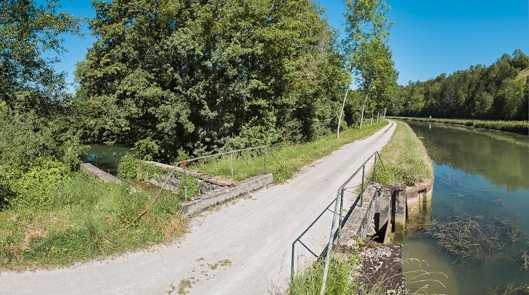 déversoir de superficie (canal de Bourgogne)