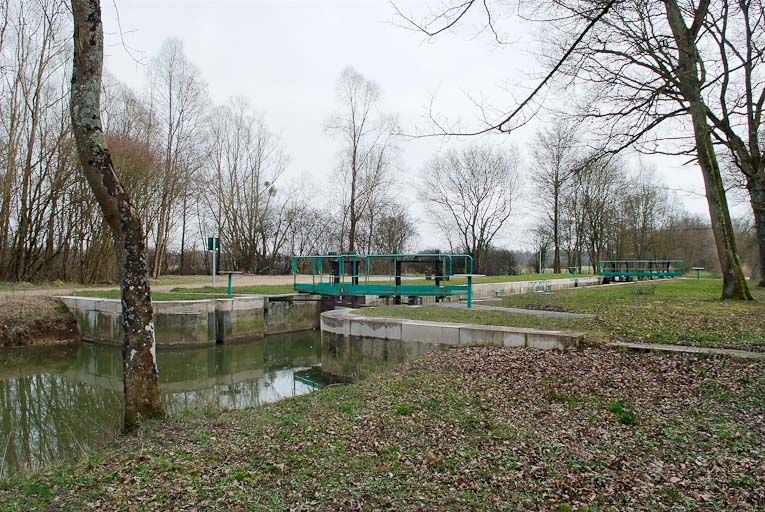 site de l'écluse de Loisy (la Seille canalisée)