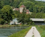 château ; maison forte (paysages du canal de Bourgogne)