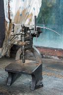 machine à percer (perceuse à colonne)