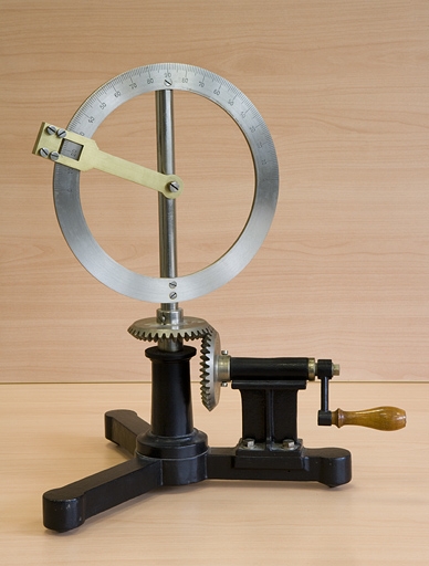 instrument de démonstration en mécanique (polytrope de Sire)