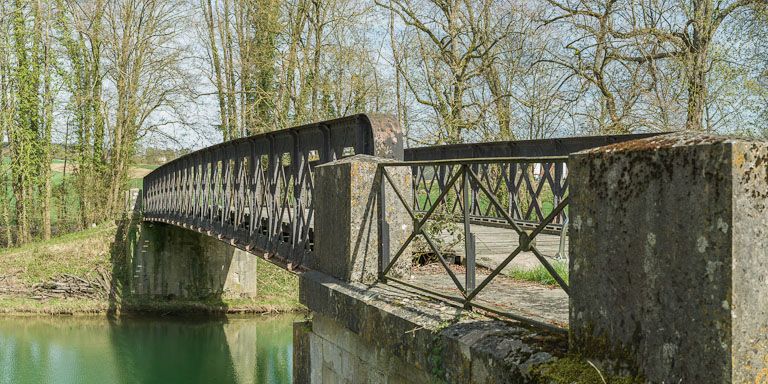 pont routier isolé ; pont d'Epineuil (canal de Bourgogne)