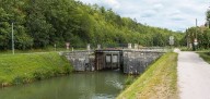 pont routier sur l'écluse 70 du versant Yonne (canal de Bourgogne)