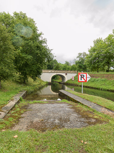 pont routier des Poujats (canal du Nivernais)