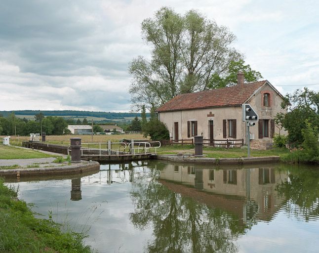 site de l'écluse 11 du versant Yonne, dite d'Eguilly (canal de Bourgogne)