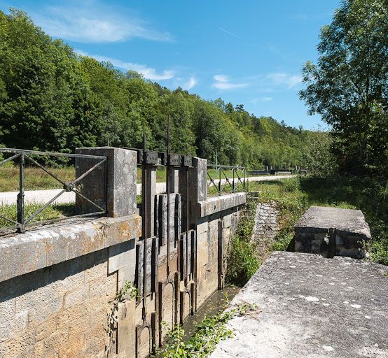 ouvrage lié à l'alimentation en eau ; ouvrage lié à l'alimentation en eau (canal de Bourgogne)