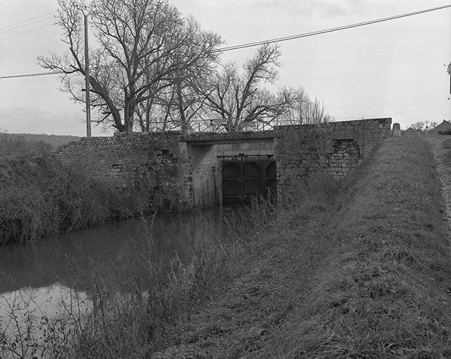 site de l'écluse 34 du versant Seine, dite de Dirol (canal du Nivernais)