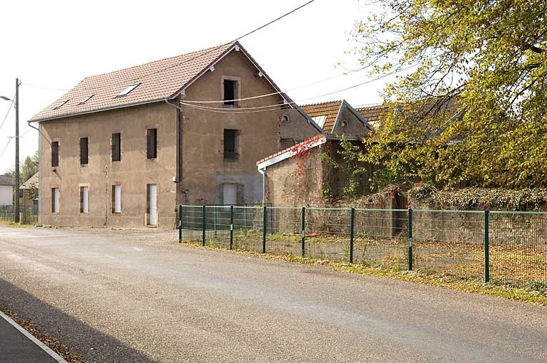 fonderie et usine de construction mécanique Girardot, puis usine de construction métallique Kiener, puis usine de construction automobile (usine de sièges automobiles) Bertrand Faure