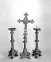 6 chandeliers d'autel et croix d'autel