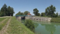 pont routier sur l'écluse 73 du versant Saône (canal de Bourgogne)