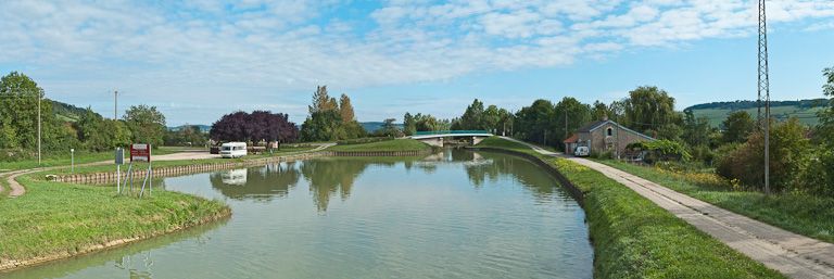 port de Pouillenay ; gare d'eau ; halte nautique (canal de Bourgogne)