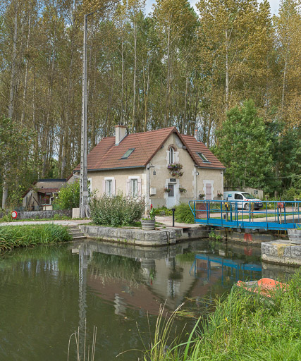 site de l'écluse 79, dite d'Augy (canal du Nivernais)