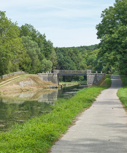pont des Terres rouges (canal du Nivernais)