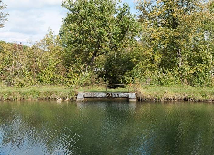 ouvrage lié à l'alimentation en eau ; réversoir (canal de Bourgogne)