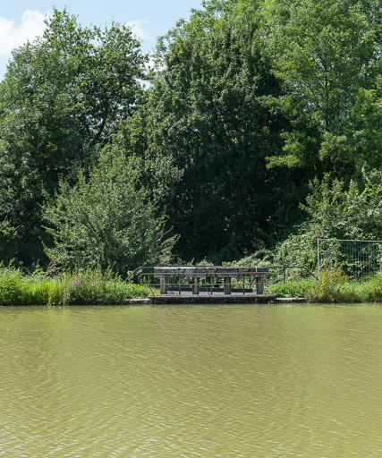 déversoir de fond ; déversoir de superficie ; vanne de décharge (canal du Nivernais)