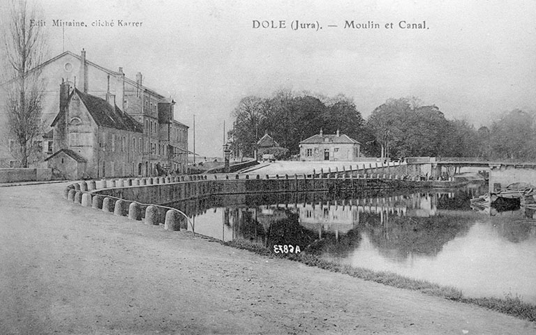 moulin à blé, scierie dit moulin à Bateau puis moulin Barraux, actuellement immeuble de bureaux
