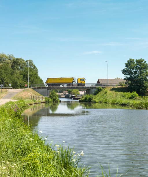 pont routier isolé ; pont des Planches (canal du Centre)