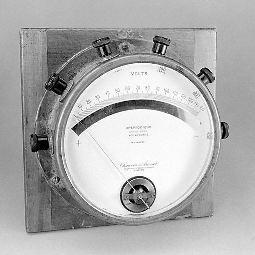 instrument de mesure de forces électromotrices (voltmètre Chauvin et Arnoux)
