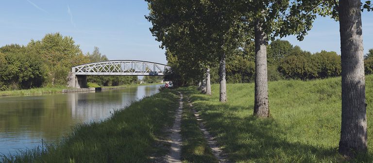 pont ferroviaire isolé (canal de Bourgogne)