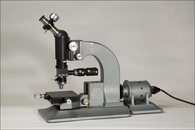 microscope métallographique et d'interférométrie dit microscope de Nomarski