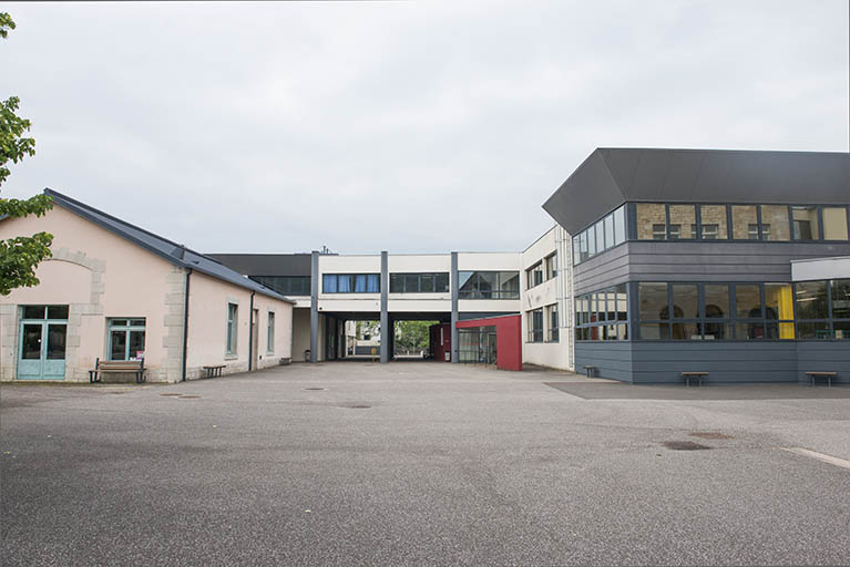 Caserne, puis centre d'apprentissage Luxembourg, puis collège d'enseignement technique Luxembourg, actuellement lycée professionnel Luxembourg.