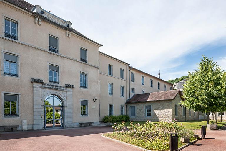 dépôt de mendicité, puis hospice, collège d'enseignement technique, lycée d'enseignement professionnel, actuellement lycée professionnel Montciel