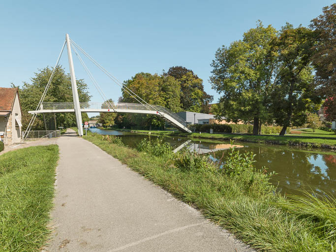 passerelle (canal du Centre)