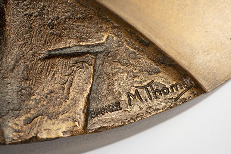 bas-relief (médaillon) : André Donat