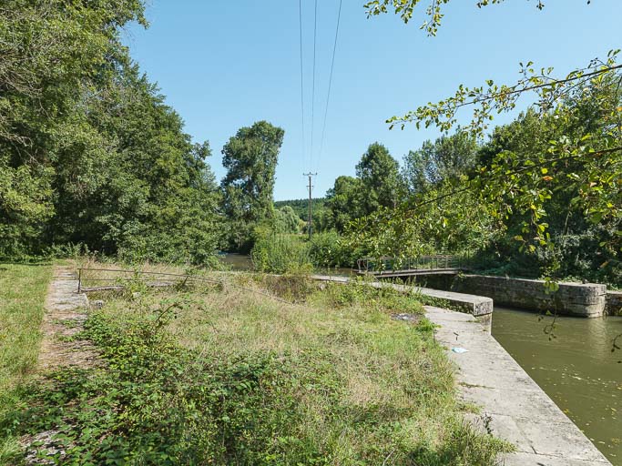 barrage d'Armes ; pertuis d'Armes (canal du Nivernais)