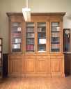 table et 10 armoires-bibliothèques